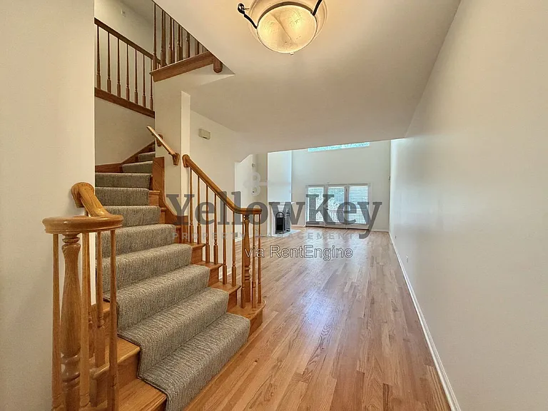 11121 Indian Woods Dr — Photo 3