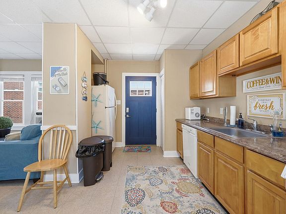 2nd image of 118 E Juniper Ave