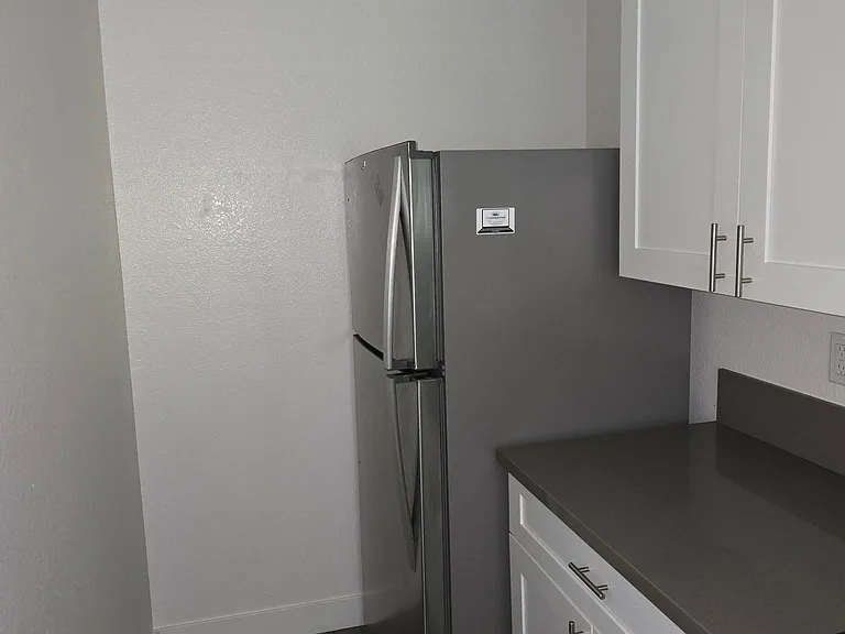 646 N 10th Ave — Photo 14