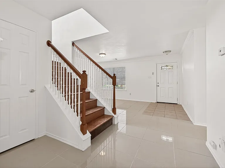 3807 Brook Garden Ln — Photo 5