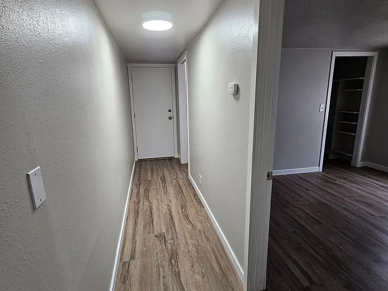 406 E Broadway Ave — Photo 6