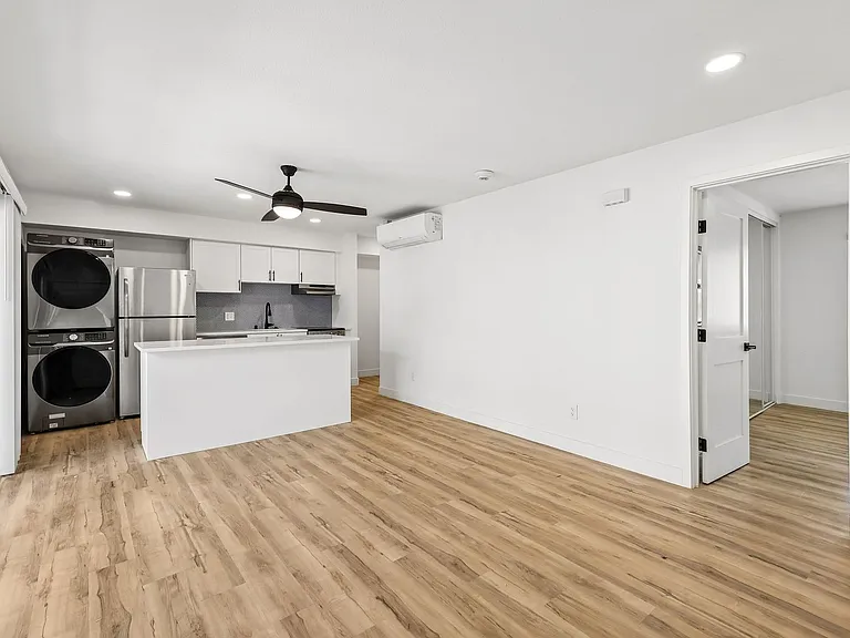 The Crest |NEWLY Renovated Studios, Lofts, 1, 2 & 3 Bedroom Homes Near the Beach — Photo 103