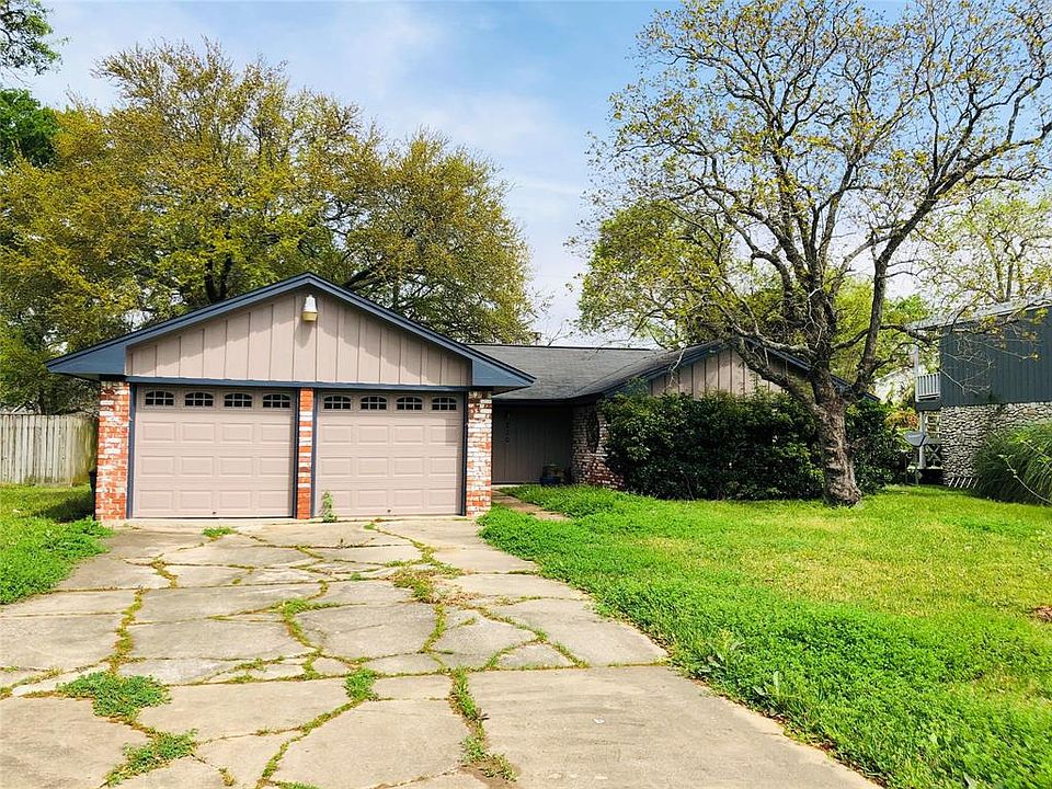 1st image of 210 Meadowlawn Ave