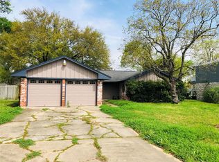 210 Meadowlawn Ave, Shoreacres, TX 77571