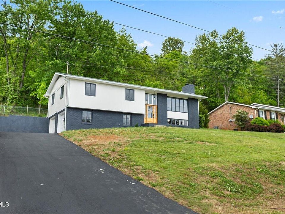 1st image of 830 Foothills Rd