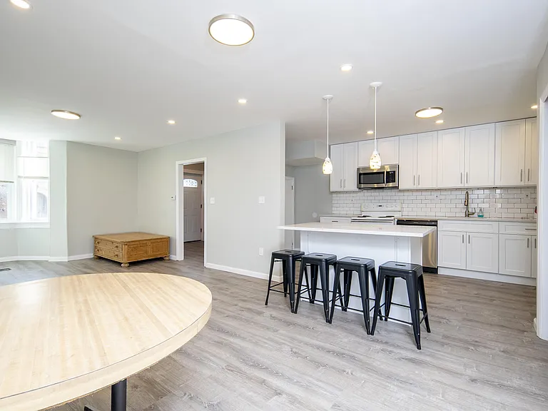 904 Peoples Ave — Photo 10