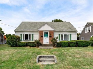 15 Preston Dr, North Kingstown, RI 02852