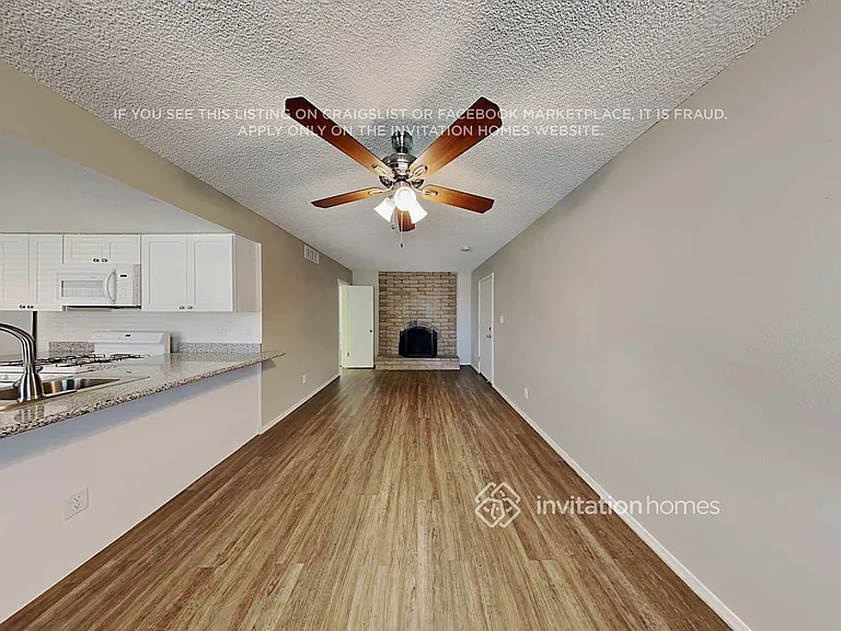 4408 N 90th Dr — Photo 4