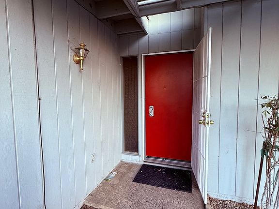 4th image of 833 Princeton Ct