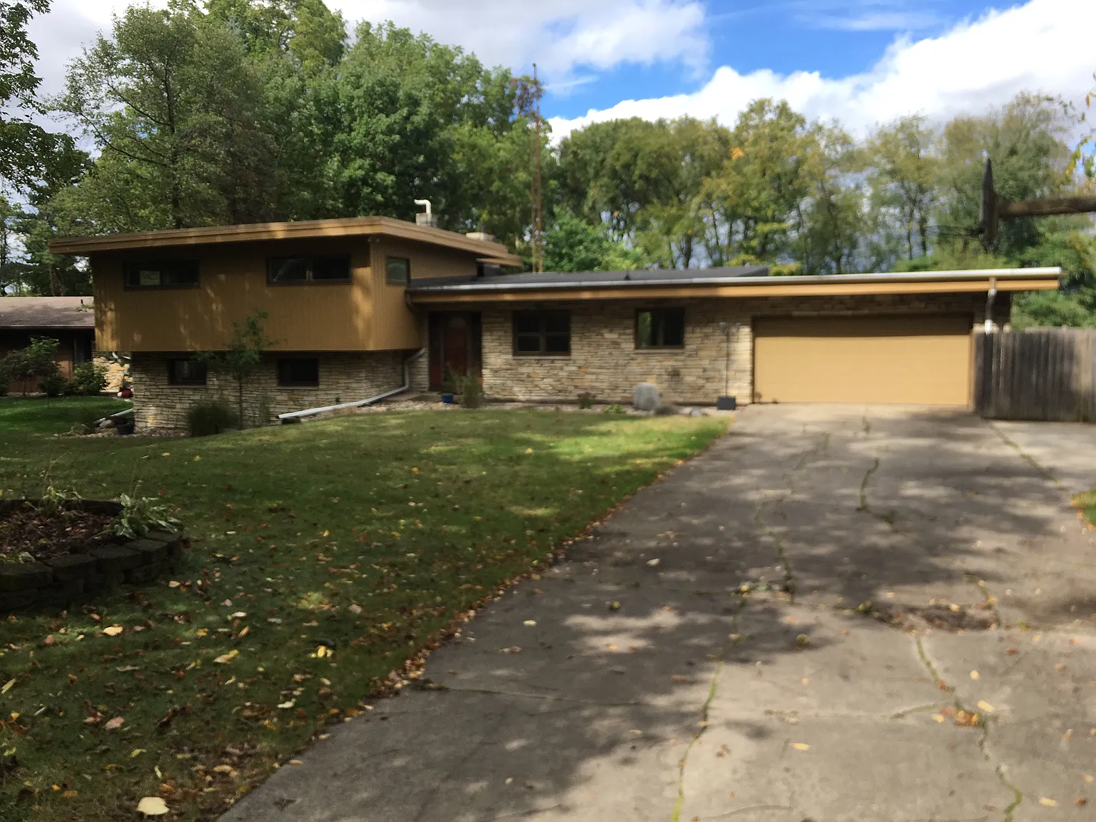 1819 Inwood Rd photo 1