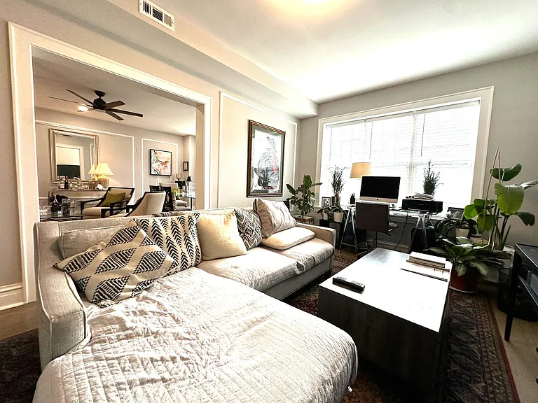 1354 W Carmen Ave #1F — Photo 13