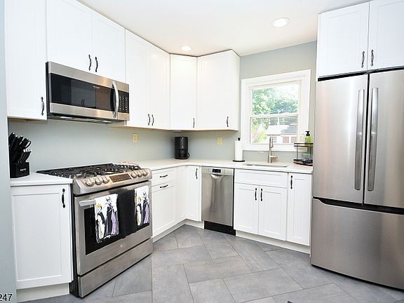 5th image of 22 Center St
