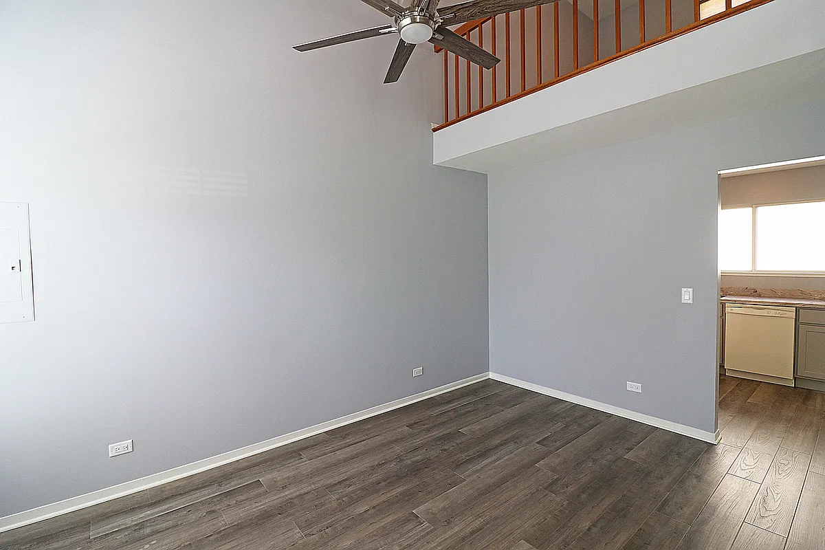 Building Photo - 590 Le Parc Cir