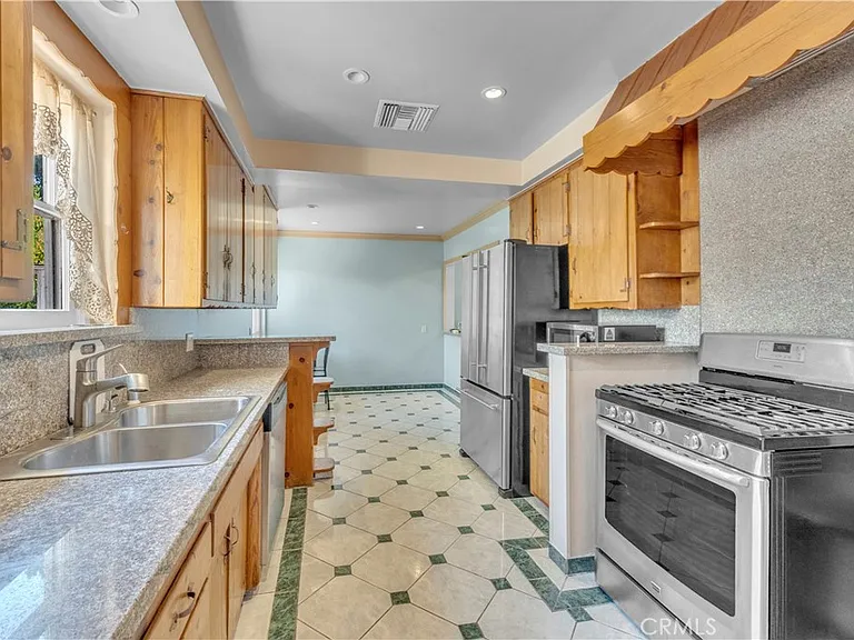 5452 Halbrent Ave — Photo 13