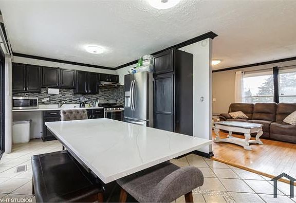 3rd image of 213 Lincolnshire Ct