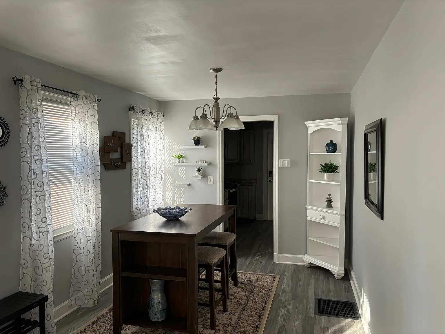 3 bed, $6,500 — Photo 2