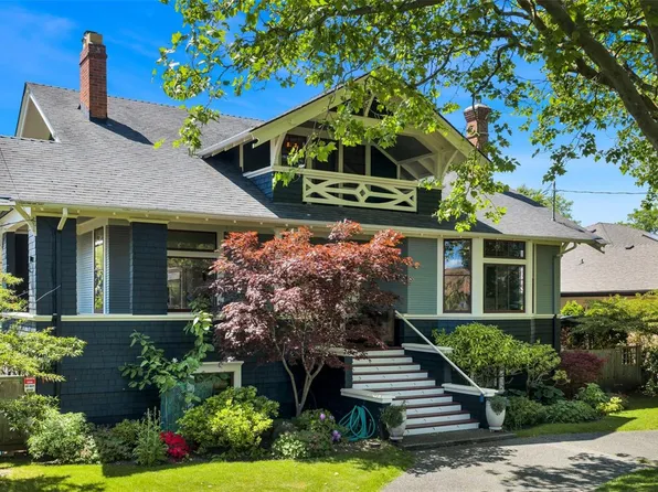 2753 Cavendish Ave, Oak Bay, BC V8R 2G7