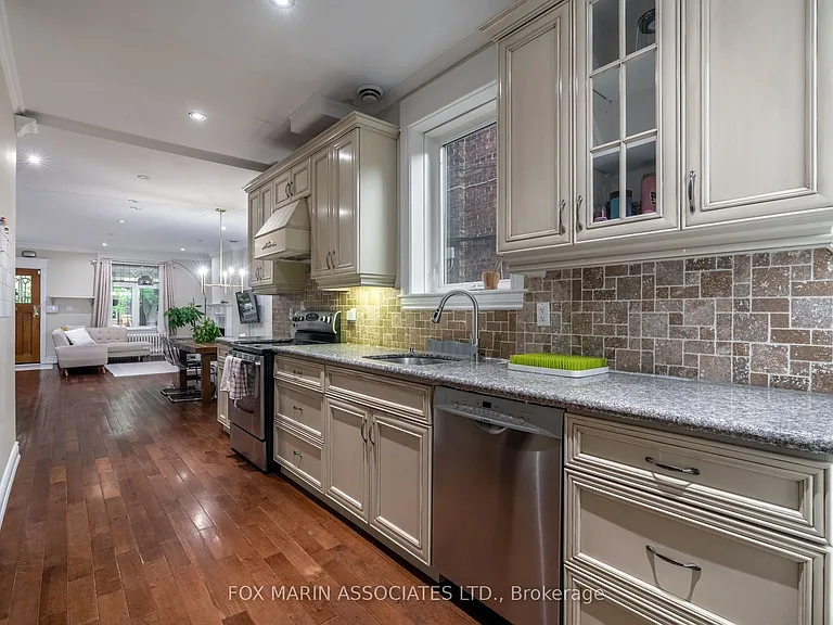 31 Browning Ave — Photo 10