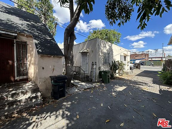 3rd image of 186 E Vernon Ave