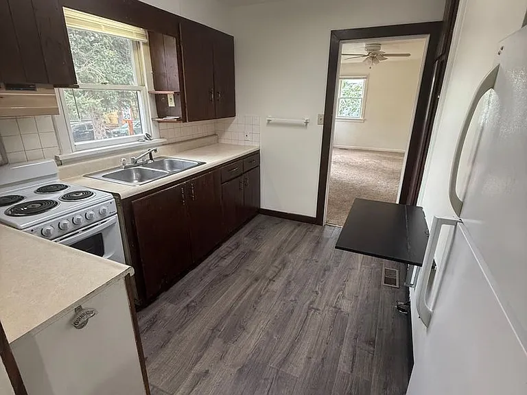 534 Dewey Ave — Photo 6