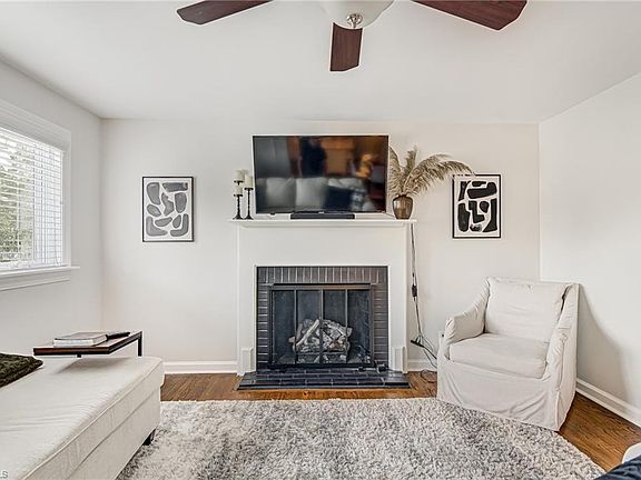 3rd image of 2415 Fry St