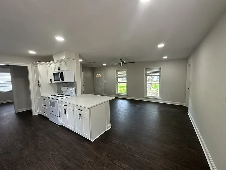 614 Benson St — Photo 10