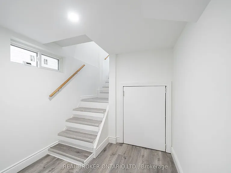 12 Villa Rd #BASEMENT — Photo 7