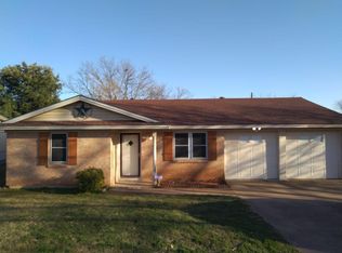 1407 Phillips St, Cleburne, TX 76033