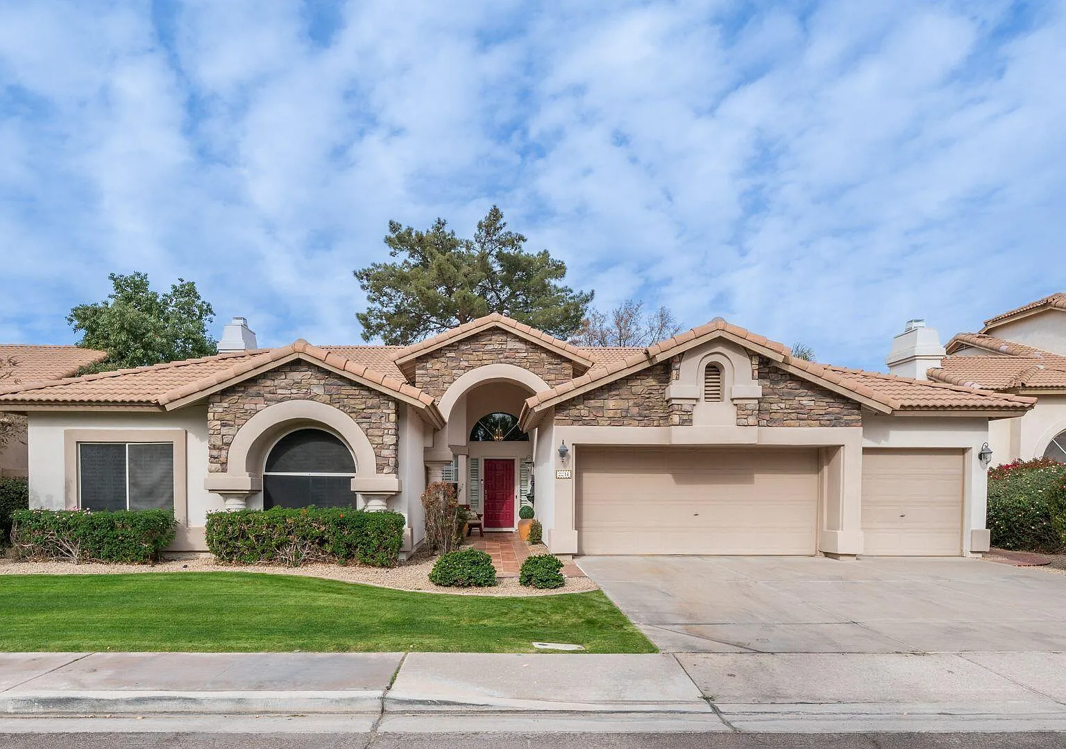 3 bed, 2.5 bath, 2807 sqft, $5,000 — Photo 1