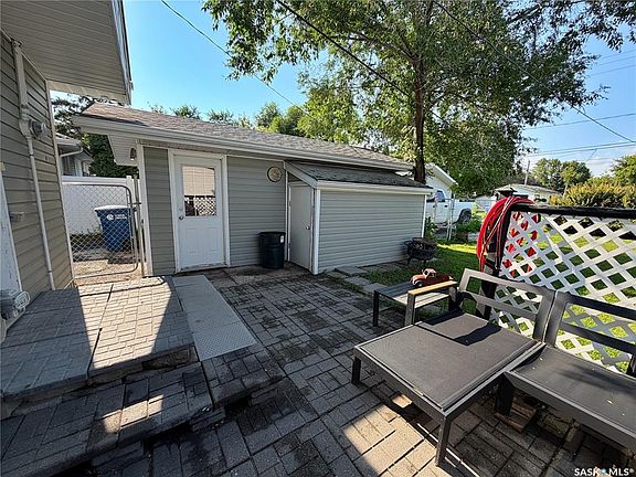 3rd image of 1103 Windover AVENUE