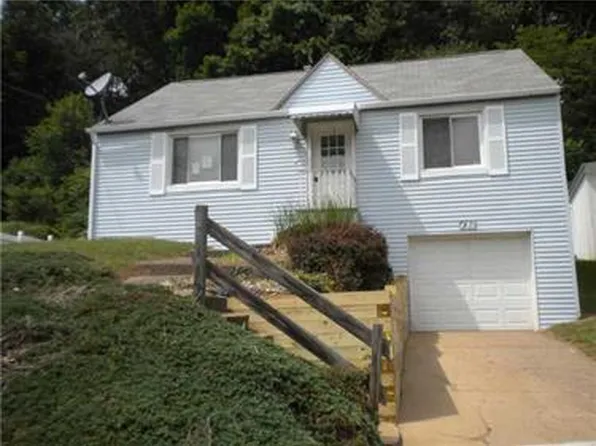 136 Hazen Ave, Ellwood City, PA 16117