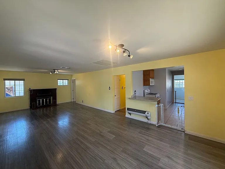623 E St — Photo 12