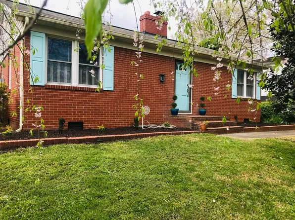 212 Evans St, Morganton, NC 28655