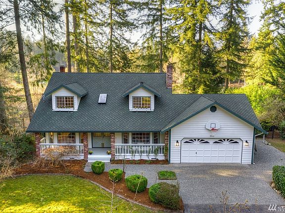 Professionally landscaped front yard welcomes you home!