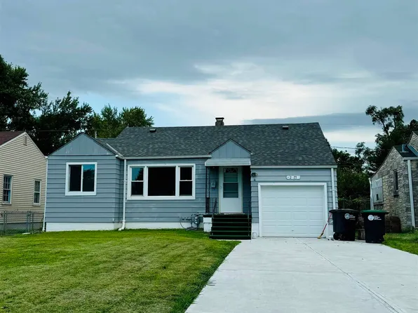 2877 Sharon Dr, Omaha, NE 68112