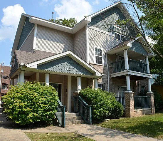 712 W Green St - 2 — Photo 1
