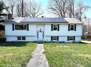7 Saddle Dr, West Haven, CT 06516