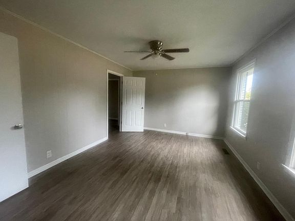2nd image of 982 Hampton Dr #982