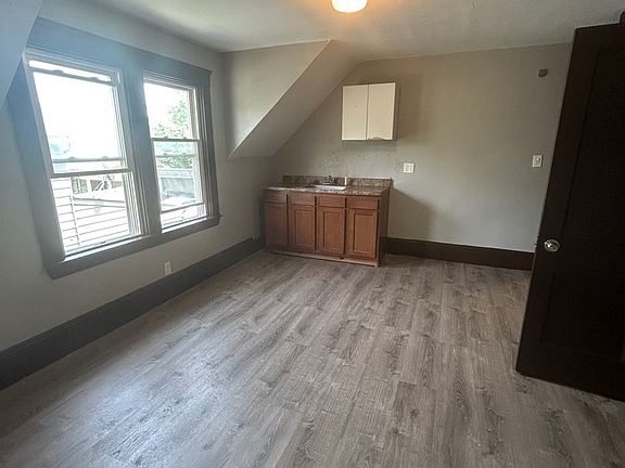 4th image of 3525 Dawning Ave #Up