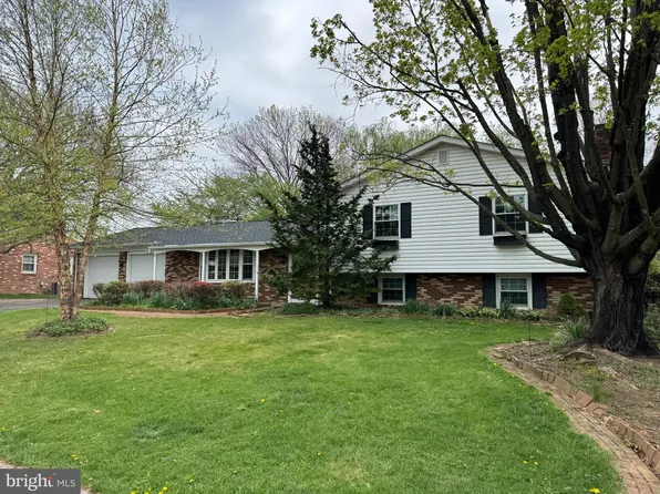 10837 Oak Valley Dr, Hagerstown, MD 21740