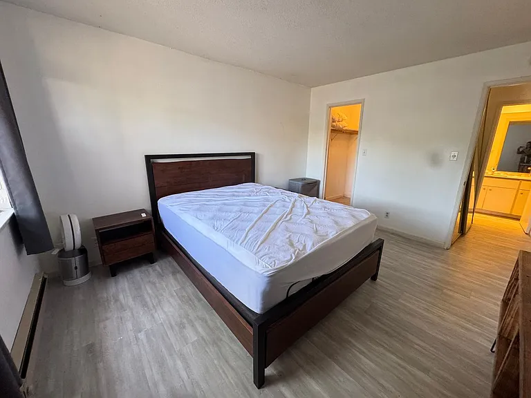 100 Kinross Dr #9 — Photo 4