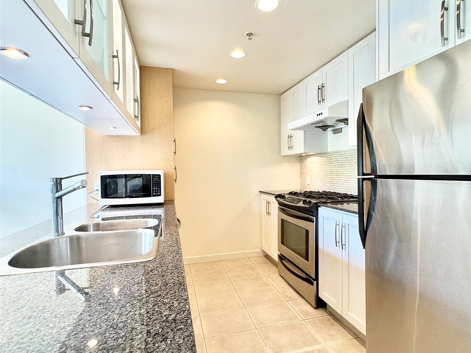 3 bed, 1556 sqft, $3,800 — Photo 4
