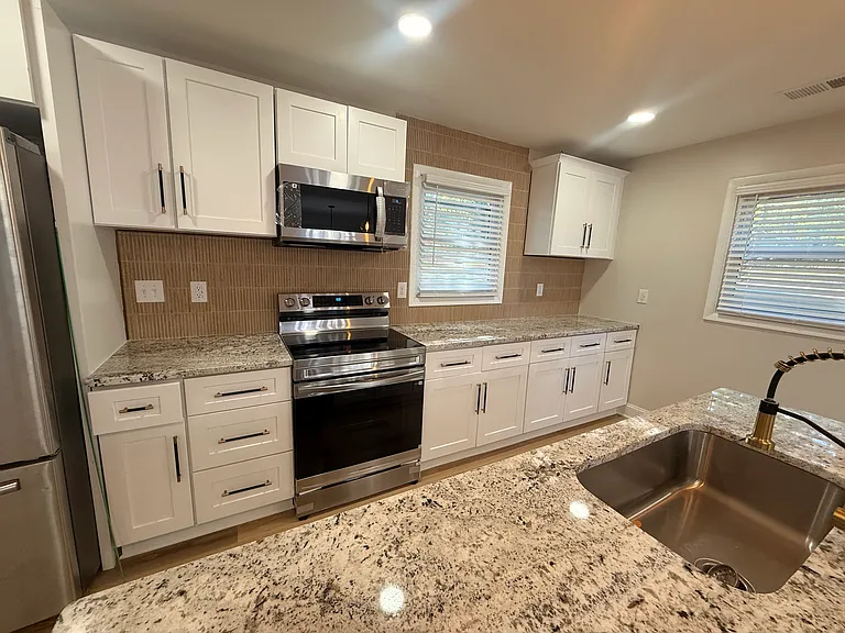 605 Lake Dr — Photo 13