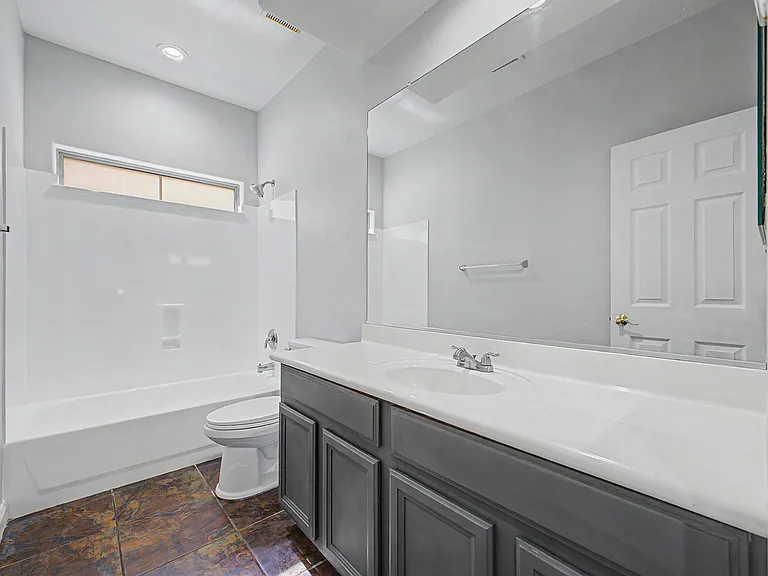 17446 W Yavapai St — Photo 4