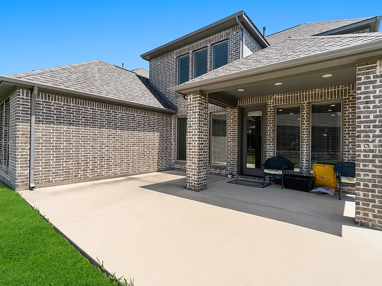 740 Dover Dr — Photo 3