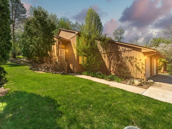 7631 Cottonwood Ln #12, Dexter, MI 48130