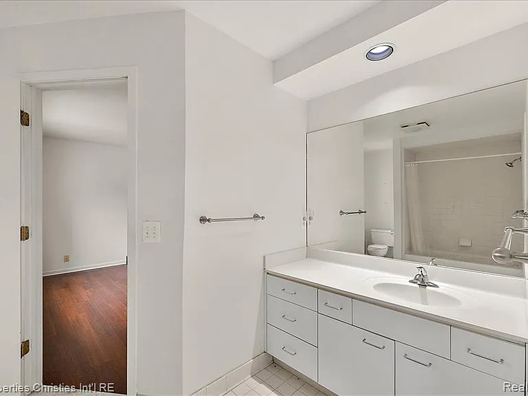 2635 Dorchester Rd — Photo 30