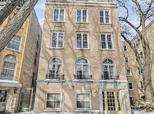721 Dobson St, Evanston, IL 60202