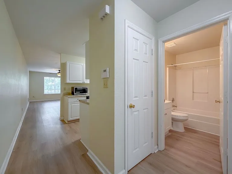 836B W Georgia St — Photo 9