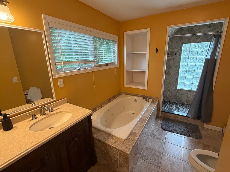 2nd floor bath - shared with 2 bedrooms - access via hallway